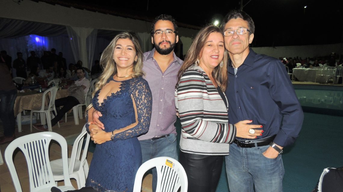 Fernando Mendes encanta público no seu retorno a Paramirim