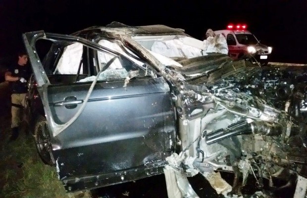 Cantor Cristiano Araújo morre após acidente de carro em GO, diz