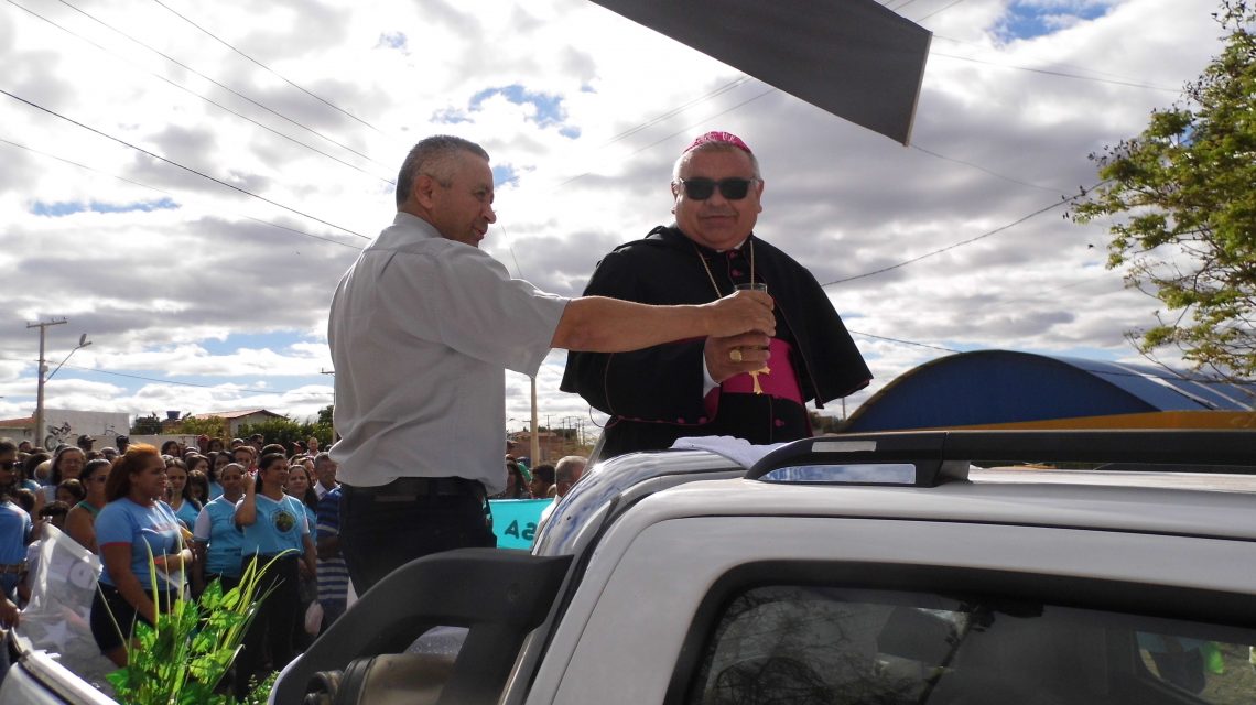 CATURAMA – Comunidade católica emocionou a cidade com calorosa recepção ao Bispo