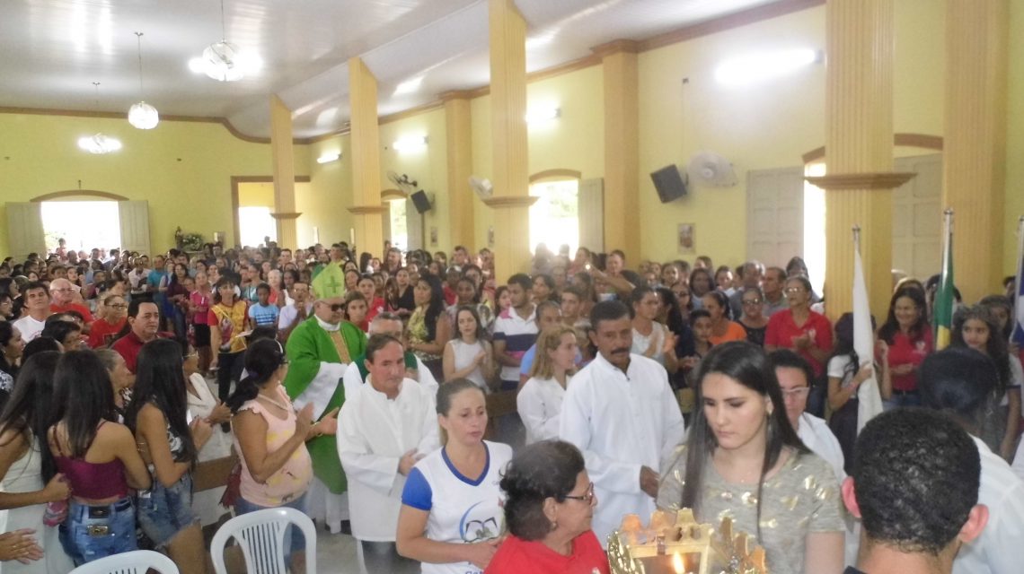 CATURAMA – Comunidade católica emocionou a cidade com calorosa recepção ao Bispo