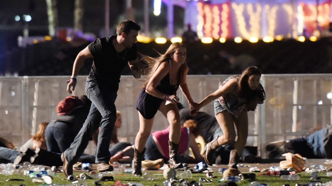 Maior ataque a tiros da história dos EUA mata 50 e deixa mais de 400 feridos em Las Vegas