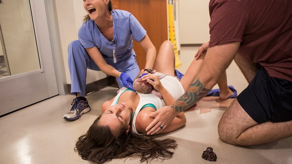 Mulher tem parto ‘apressado’ de 6º filho em corredor de hospital nos EUA