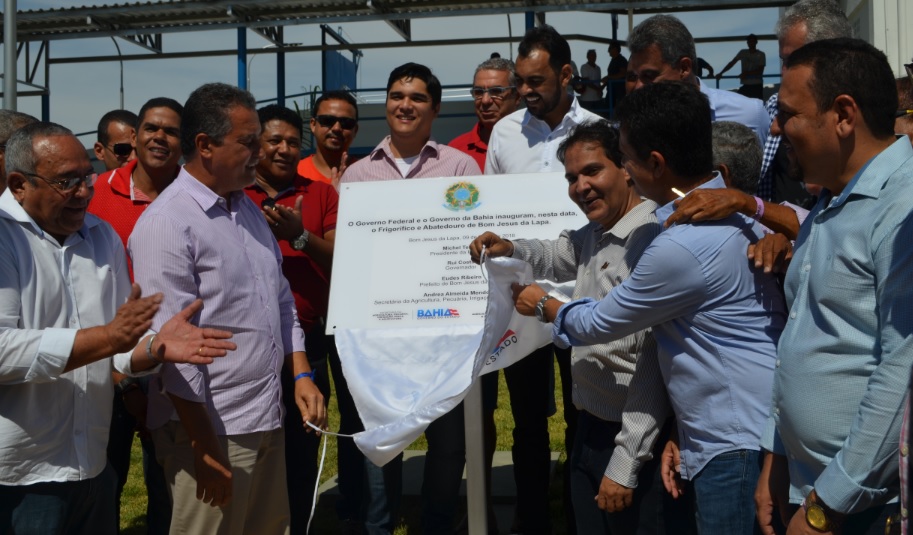 Governador entrega abatedouro e frigorífico em Bom Jesus da Lapa