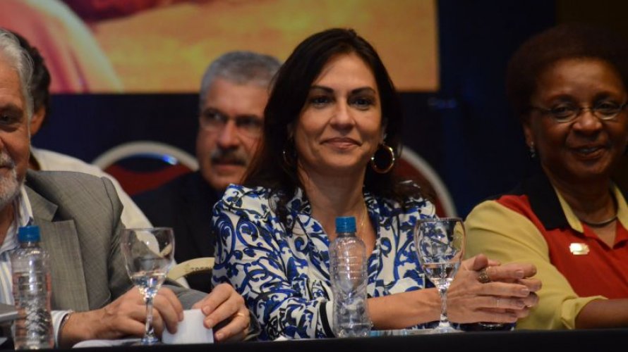 Ex-primeira-dama da Bahia anuncia participação em ato contrário a Bolsonaro em Salvador