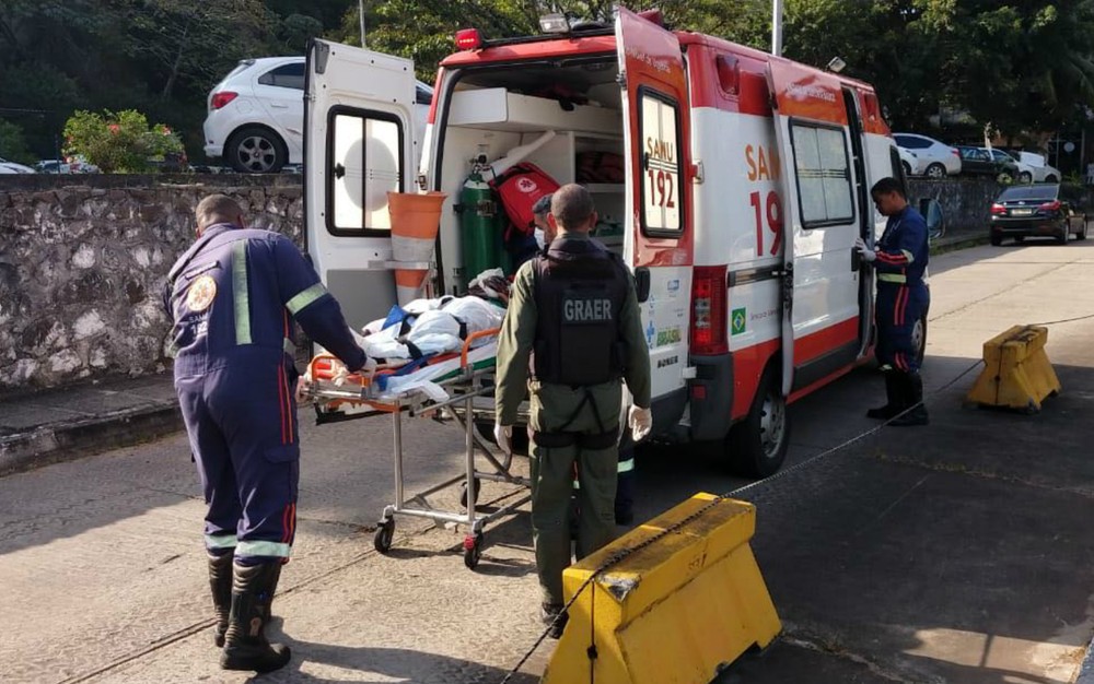 Motorista tem mais de 90% do corpo queimado em incêndio de carreta carregada de óleo na Bahia