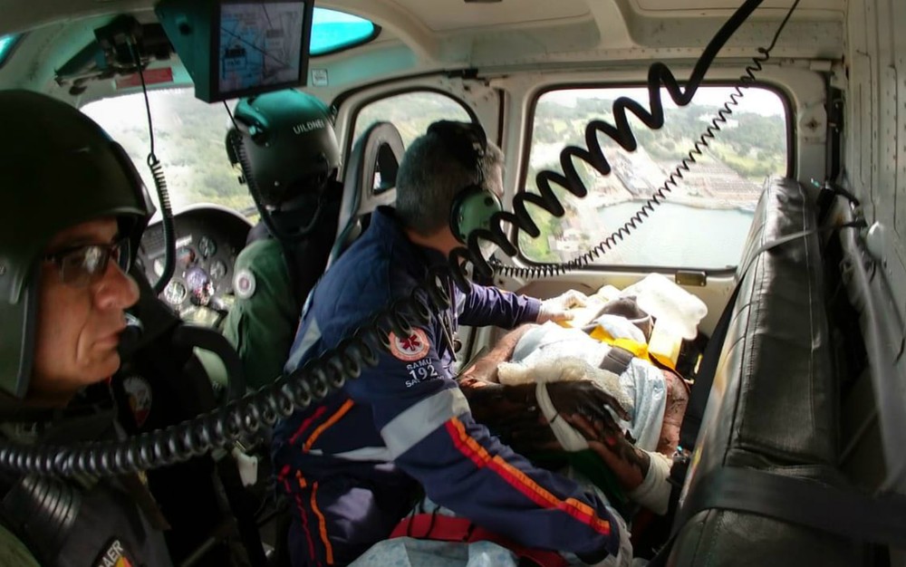 Motorista tem mais de 90% do corpo queimado em incêndio de carreta carregada de óleo na Bahia