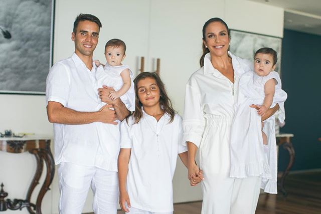 Ivete Sangalo batizou as filhas gêmeas no domingo em Salvador