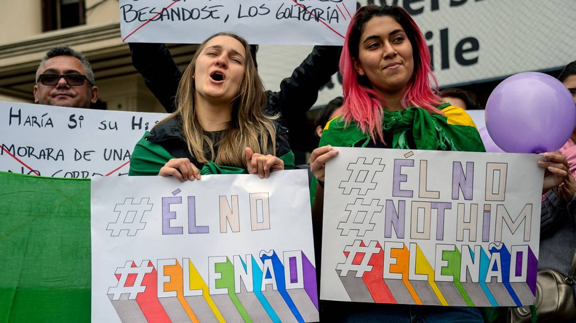 PROTESTOS contra BOLSONARO reúnem MILHARES no BRASIL e no EXTERIOR