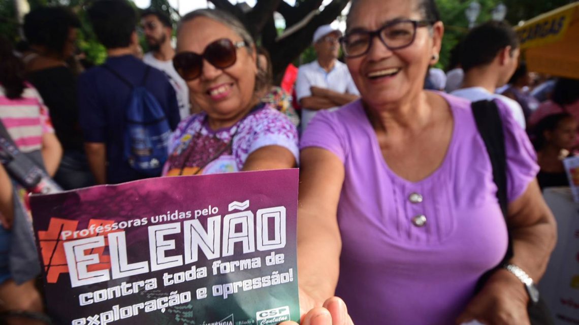 PROTESTOS contra BOLSONARO reúnem MILHARES no BRASIL e no EXTERIOR