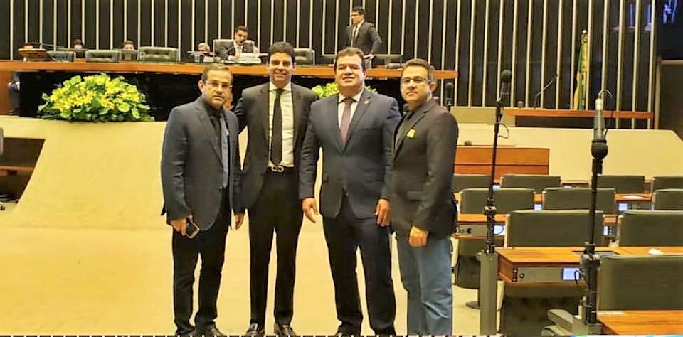 Prefeitos de Érico Cardoso e Rio de Contas estiveram presentes na Câmara Federal, participando da Sessão Solene comemorativa dos 30 anos da Constituição da Cidadania