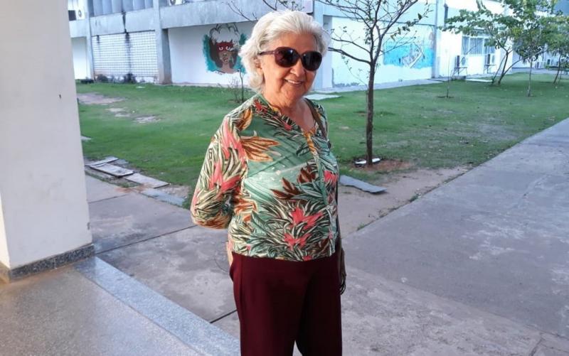 Candidata de 81 anos fica com fome e abandona Enem para ir para casa almoçar