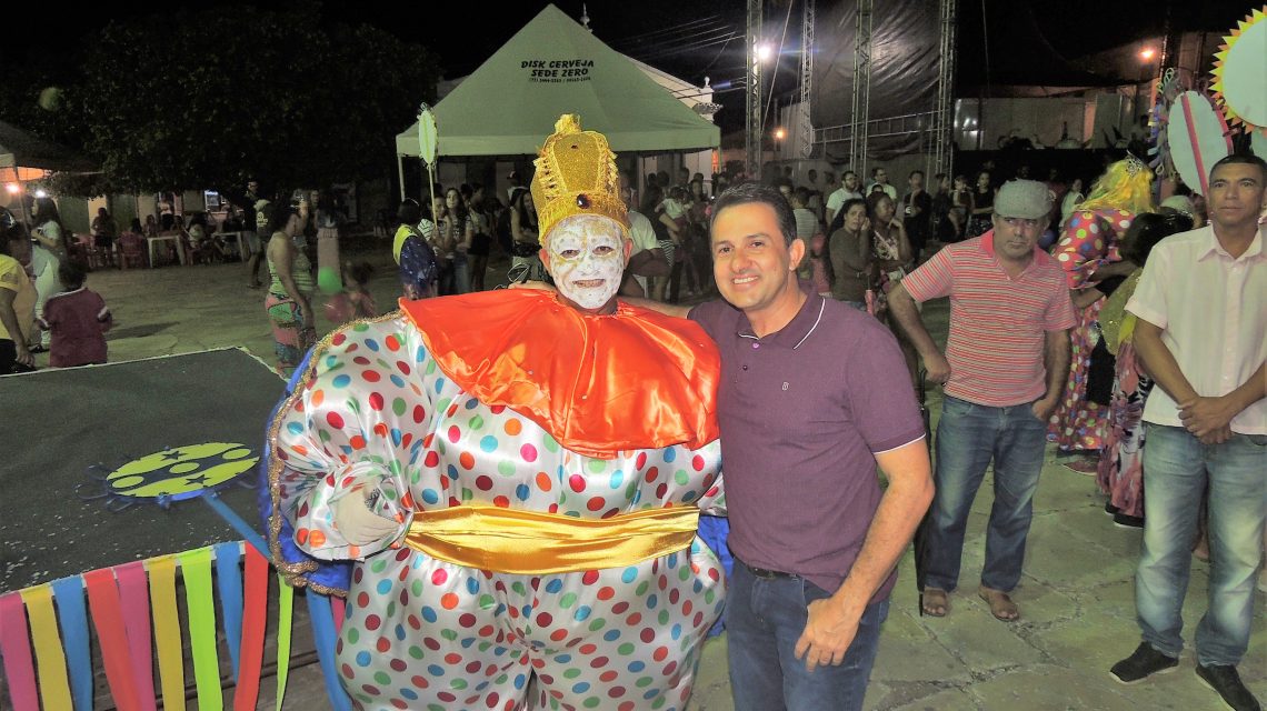 Prefeito entrega CHAVE da cidade de RIO DE CONTAS ao Rei Momo e CARNAVAL já AGITA os FOLIÕES