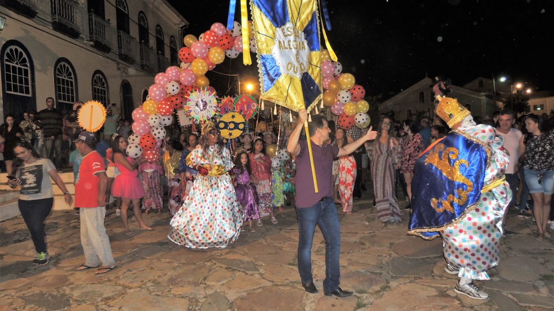 Prefeito entrega CHAVE da cidade de RIO DE CONTAS ao Rei Momo e CARNAVAL já AGITA os FOLIÕES