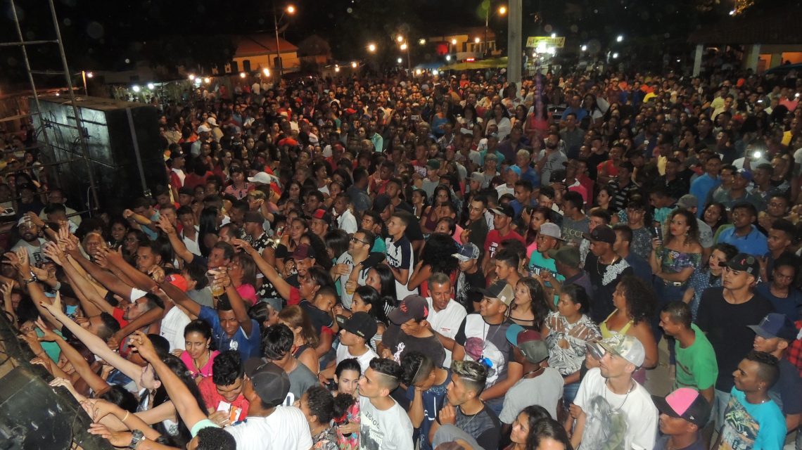 TRADIÇÃO E ALEGRIA! Festa de SANTA RITA 2019 reuniu multidão em praça pública