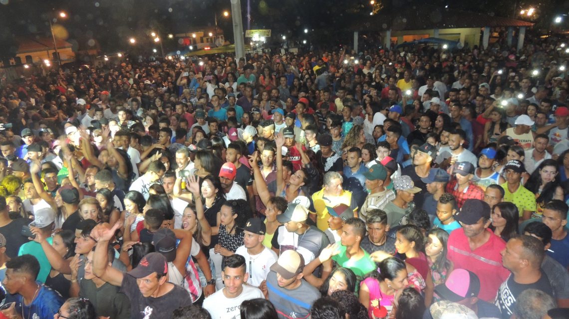 TRADIÇÃO E ALEGRIA! Festa de SANTA RITA 2019 reuniu multidão em praça pública