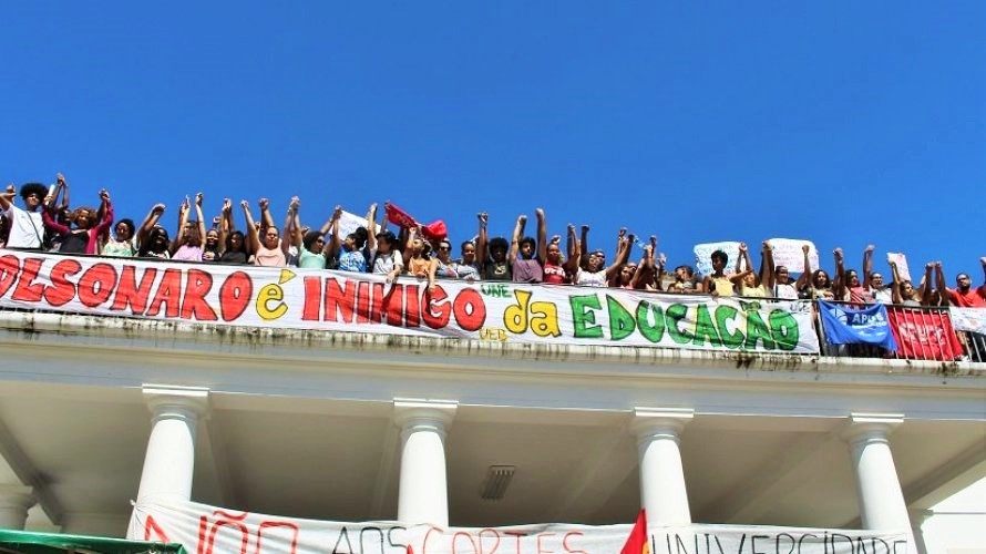 Estudantes e servidores anunciam paralisações em defesa das Universidades