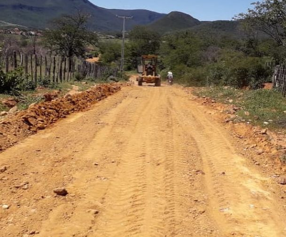 Prefeitura de Rio do Pires empreende esforços na recuperação das estradas do município