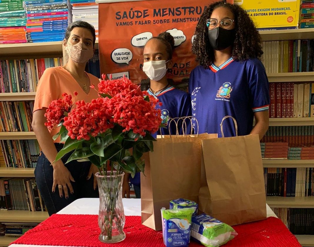 #Chapada: Colégio em Rio de Contas distribui absorventes higiênicos do programa Dignidade Menstrual